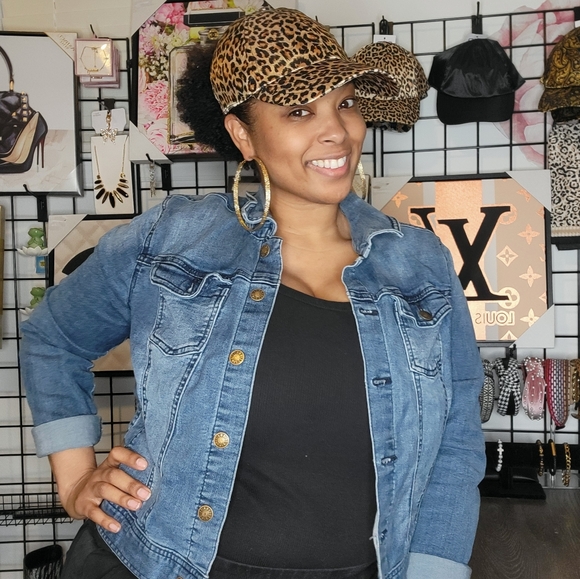 Meet your Posher, Tia - Picture 8 of 8